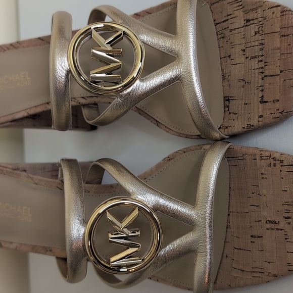 Michael Kors 8.5 Gold Heeled Sandals, NEW - Picture 11 of 11
